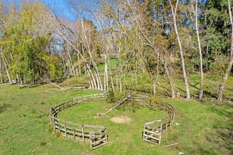 Photo of property in 200 Awa Road, Kumeu, 0891