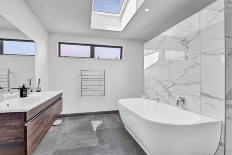 Photo of property in 88 Penruddock Rise, Westmorland, Christchurch, 8025