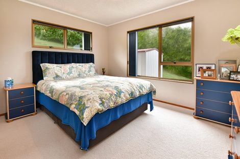 Photo of property in 16 Kaipara Crescent, Helensville, 0800