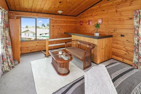 Photo of property in 2 Hunter Street, Dannevirke, 4930