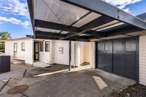 Photo of property in 2/30 Fraser Road, Narrow Neck, Auckland, 0624