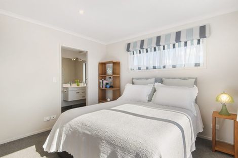 Photo of property in 31 Cavalli Road, Long Bay, Auckland, 0630