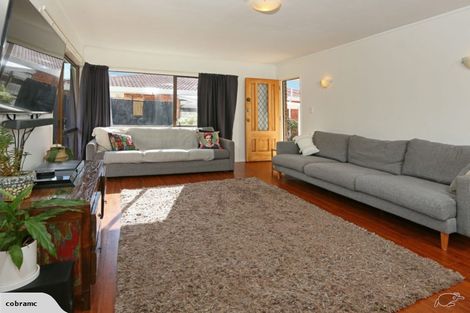 Photo of property in 3/98 Roberts Road, Te Atatu South, Auckland, 0610