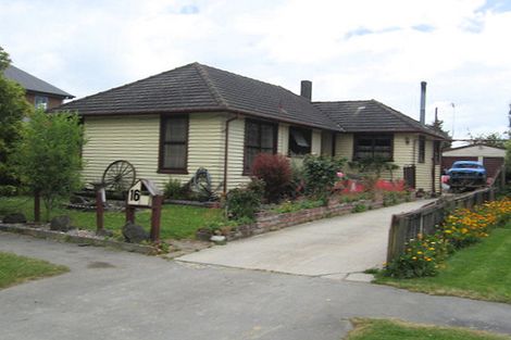 Photo of property in 16 Grosvenor Street, Redwood, Christchurch, 8051