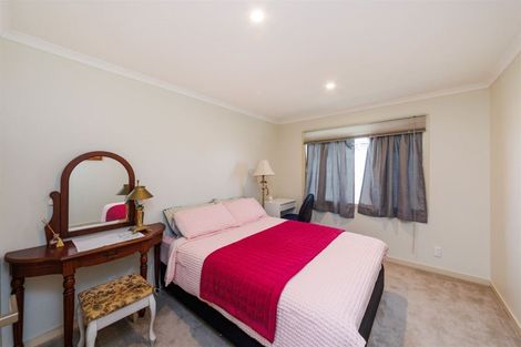 Photo of property in 14 Atlantic Drive, Fitzherbert, Palmerston North, 4410