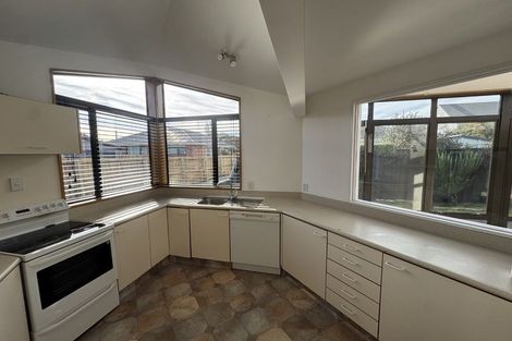 Photo of property in 17a Wittys Road, Avonhead, Christchurch, 8042