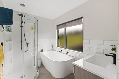 Photo of property in 26 Waldorf Crescent, Orewa, 0931