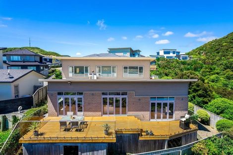 Photo of property in 10 Hanmer Cove, Aotea, Porirua, 5024
