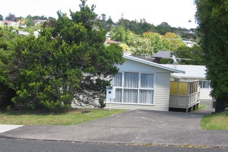 Photo of property in 1/4 Battle Place, Glenfield, Auckland, 0629