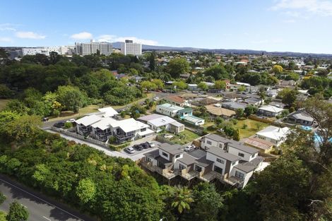 Photo of property in 21u2 Park Terrace, Hamilton Central, Hamilton, 3204