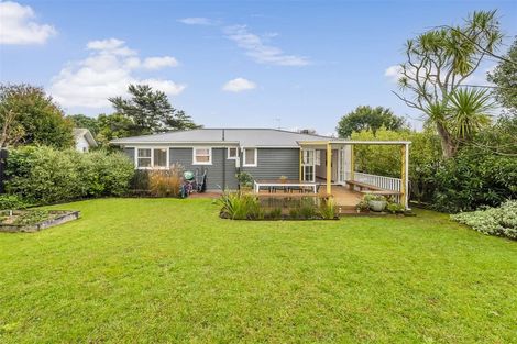 Photo of property in 10 Taioma Crescent, Te Atatu Peninsula, Auckland, 0610