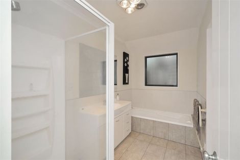 Photo of property in 16a Highwood Lane, Burnside, Christchurch, 8053