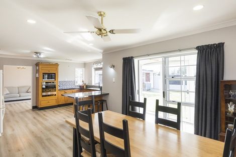 Photo of property in 6 Grange Place, Milson, Palmerston North, 4414