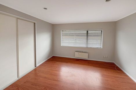 Photo of property in 4/520 Don Buck Road, Westgate, Auckland, 0614