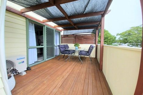 Photo of property in 22 Lee Street, Te Puke, 3119