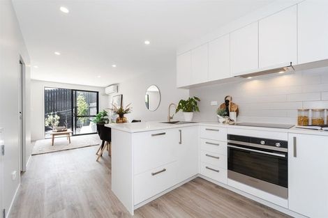 Photo of property in 5/8 Chivalry Road, Glenfield, Auckland, 0629