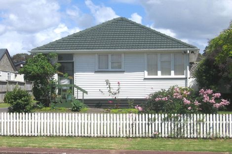 Photo of property in 164 Lake Road, Northcote, Auckland, 0627
