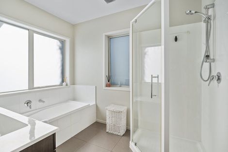 Photo of property in 68 Falcon Drive, Welcome Bay, Tauranga, 3112