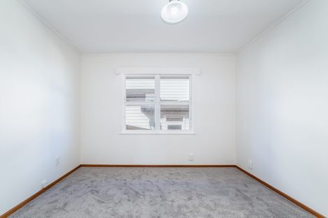 Photo of property in 4 Seaview Road, Glenfield, Auckland, 0629