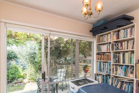 Photo of property in 52 Rewarewa Crescent, Waikanae, 5036