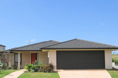 Photo of property in 3 Bundoran Way, Pinehill, Auckland, 0632