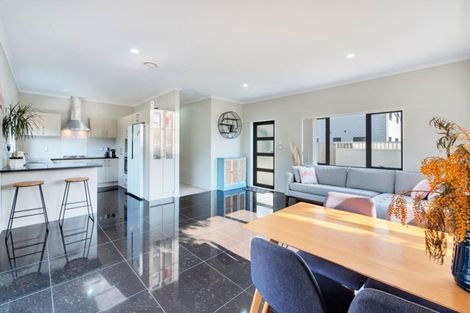 Photo of property in 3a Edwards Avenue, Henderson, Auckland, 0610