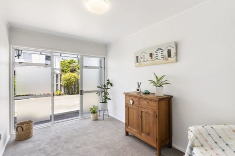 Photo of property in 2/25 Inverness Road, Browns Bay, Auckland, 0630