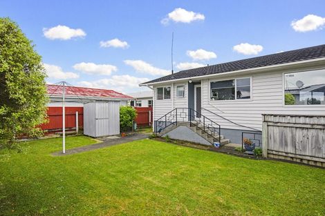 Photo of property in 24 Featherston Street, Levin, 5510