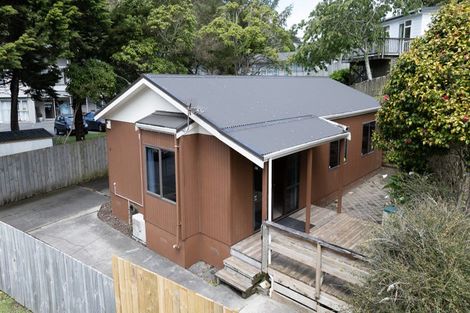 Photo of property in 94a Newlands Road, Newlands, Wellington, 6037