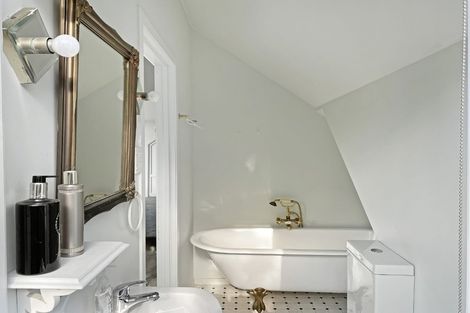 Photo of property in 19 St Aubyn Street, Devonport, Auckland, 0624