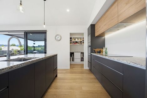 Photo of property in 10 Topping Place, Whitianga, 3510