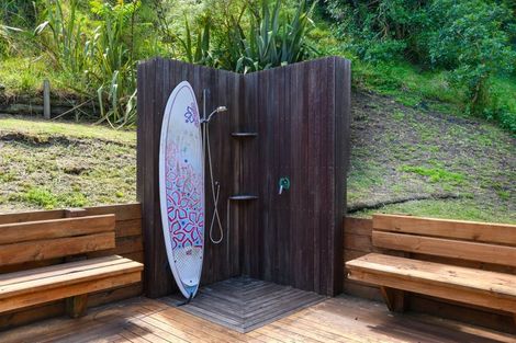 Photo of property in 379 Motutara Road, Muriwai, Waimauku, 0881