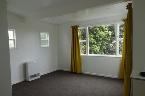 Photo of property in 73 Queens Drive, Lyall Bay, Wellington, 6022