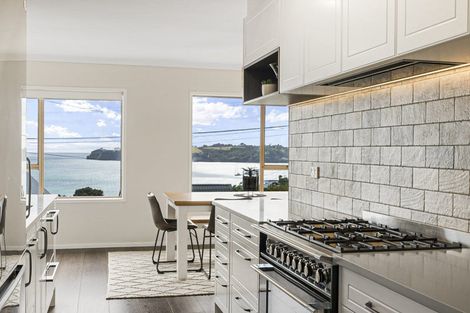 Photo of property in 2 Melandra Road, Stanmore Bay, Whangaparaoa, 0932