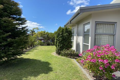 Photo of property in 17 Laurel Oak Drive, Schnapper Rock, Auckland, 0632