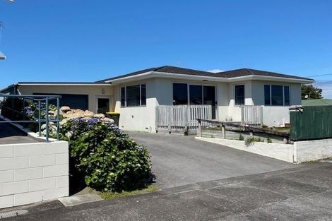 Photo of property in 12 Domett Street, Waitara, 4320