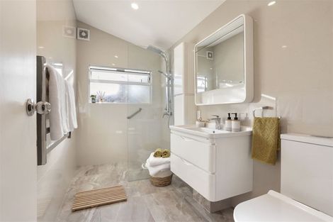 Photo of property in 66 Mcbreen Avenue, Northcote, Auckland, 0627