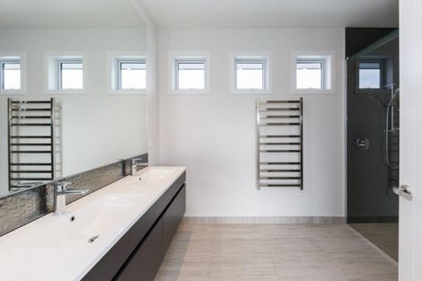 Photo of property in 33 Hartwell Drive, Kelvin Grove, Palmerston North, 4470