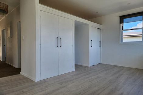 Photo of property in 464 South Road, Omata, New Plymouth, 4374