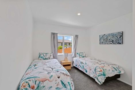 Photo of property in 15 Rosario Crescent, Red Beach, 0932