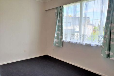 Photo of property in 2/4 Kaumatua Place, Te Atatu Peninsula, Auckland, 0610