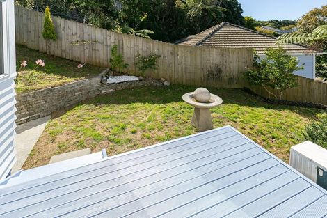 Photo of property in 15 Romney Square, Tawa, Wellington, 5028