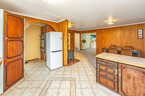 Photo of property in 35 Weraroa Road, Waverley, 4510