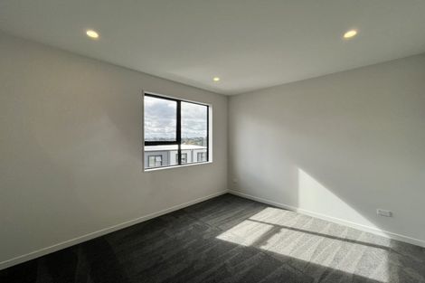 Photo of property in 13 Heketara Way, Massey, Auckland, 0614