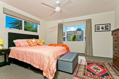 Photo of property in 4 Rook Place, Unsworth Heights, Auckland, 0632