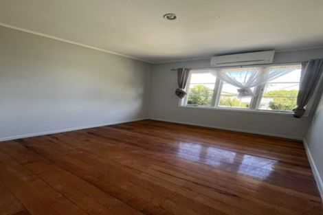 Photo of property in 37 Strid Road, Te Atatu South, Auckland, 0610