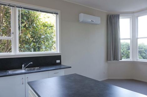 Photo of property in 53 Garden Road, Northland, Wellington, 6012