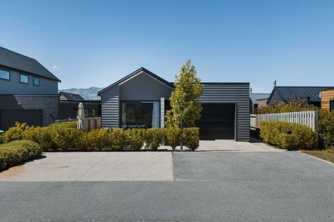 Photo of property in 4 Matakanui Lane, Wanaka, 9305