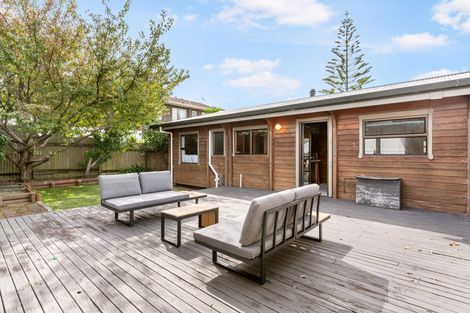 Photo of property in 9 Rewa Street, New Lynn, Auckland, 0600