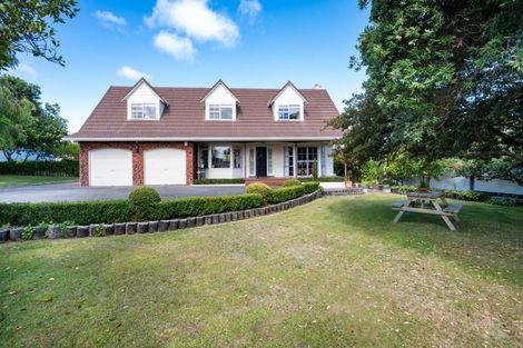 Photo of property in 10 Tauroa Road, Havelock North, 4130